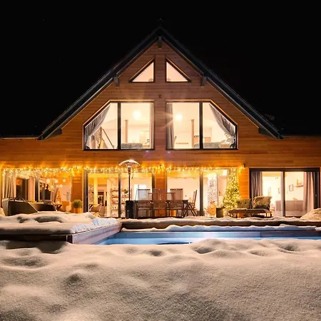 Вилла In With Hot Tub