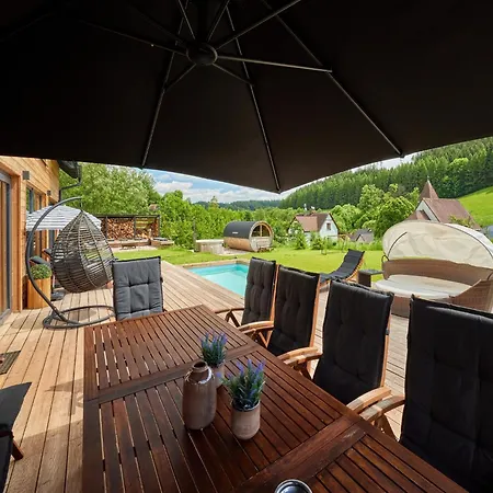 Вилла In With Hot Tub