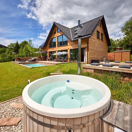 Вилла In With Hot Tub
